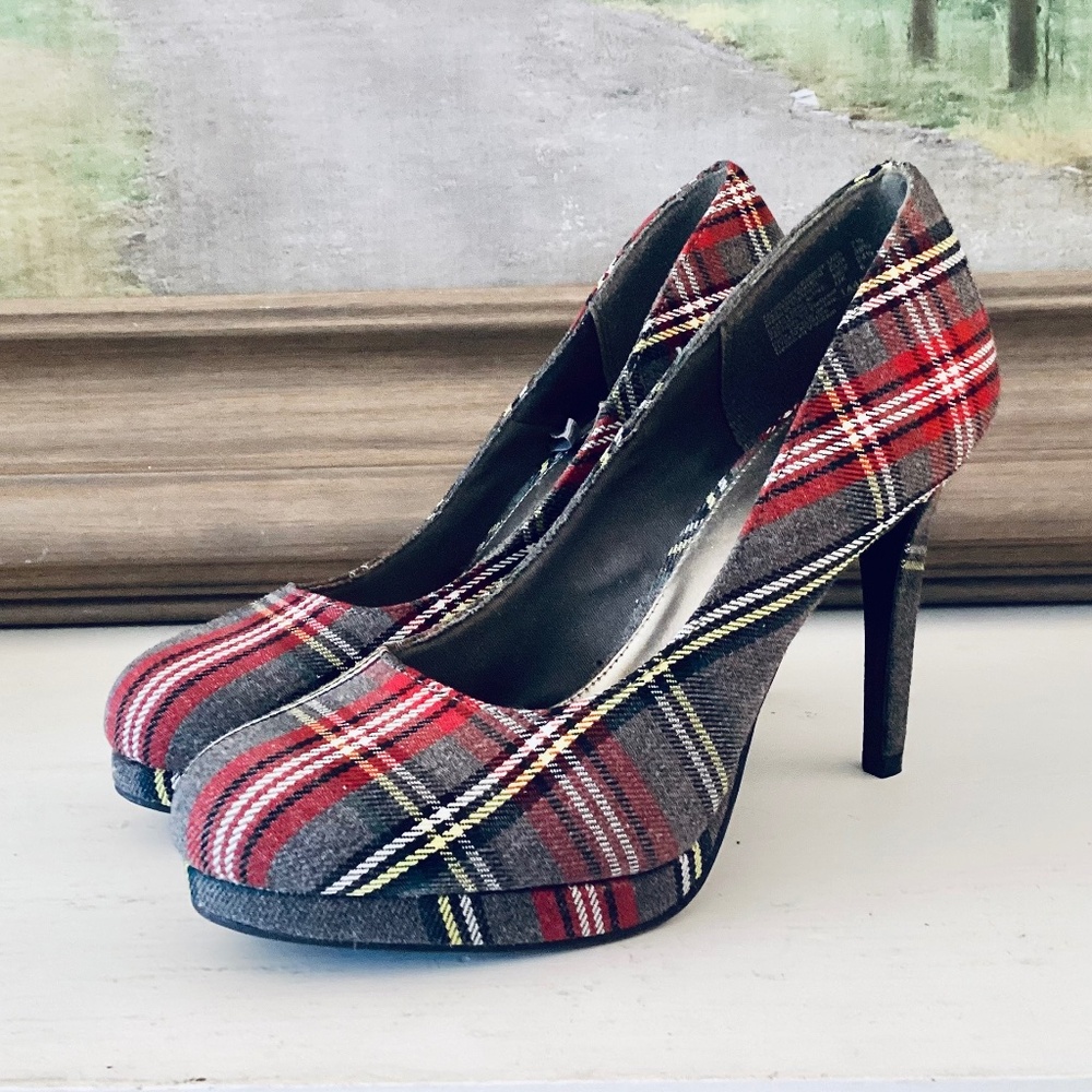 Fioni Platform Heels Women’s Sz 7.5 Red Grey Plaid Holiday Career Party Academia